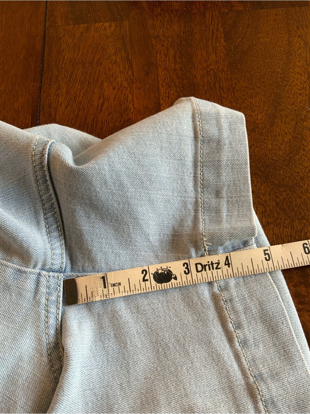 D-Jeans Women's Light Blue Denim Shorts - Classic Five-Pocket Style - Picture 5 of 5
